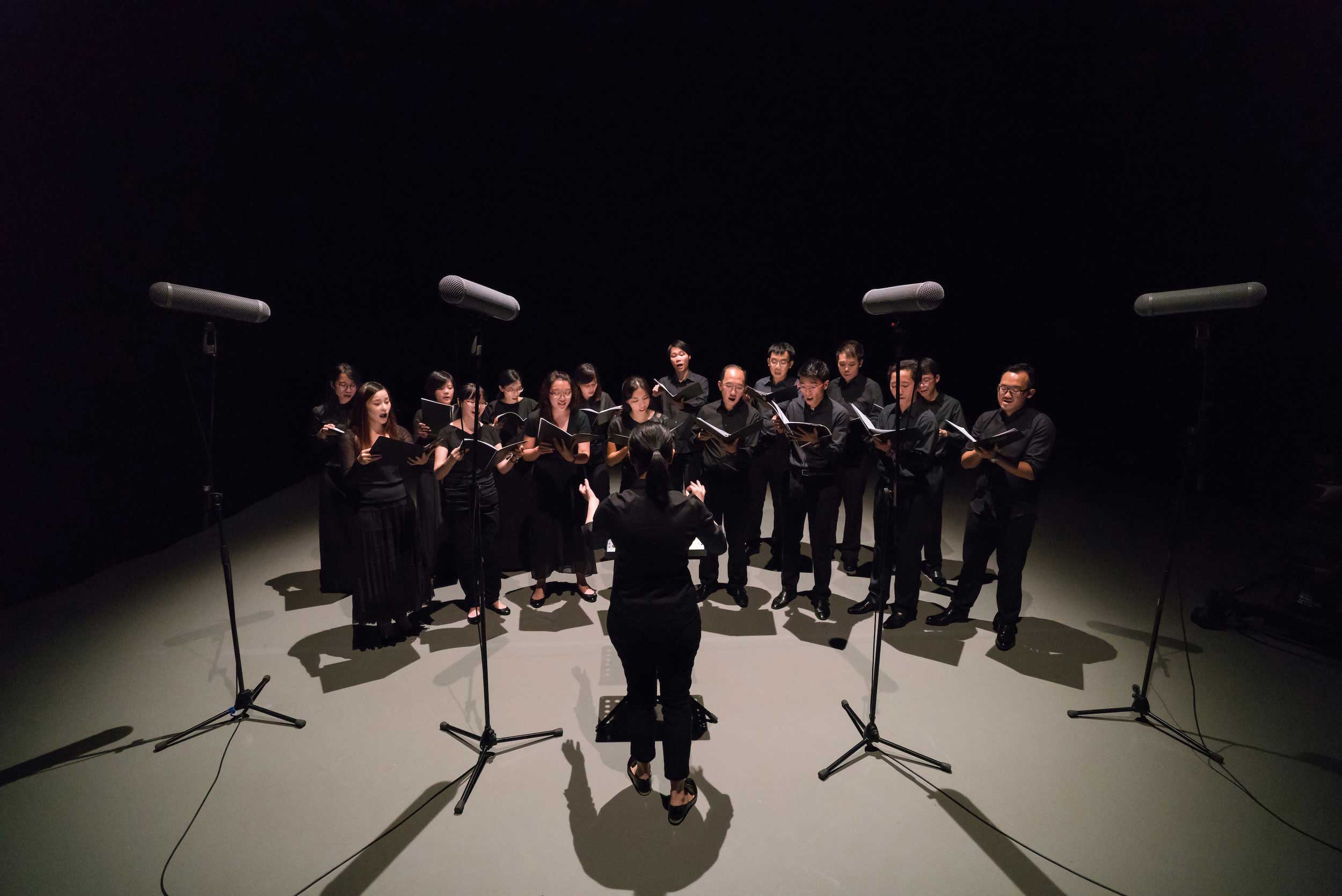《消音狀況之五: 消音的合唱團》 由香港和聲演出